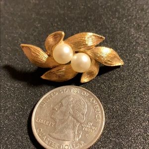 Vintage pin, unique clasp